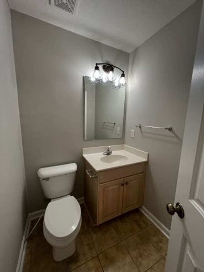 Building Photo - Spacious 4 Bed, 2.5 Bath Home in Cameron