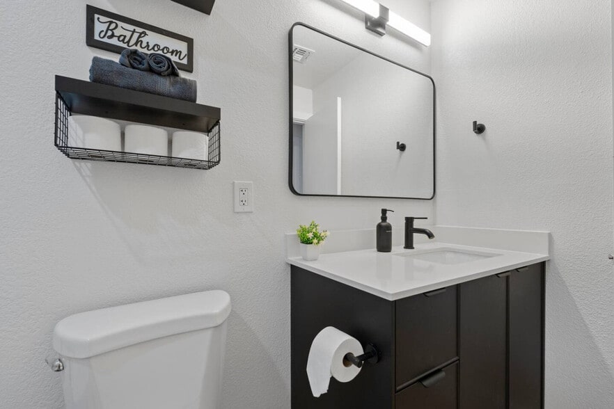 Building Photo - 4407 N 13th Pl