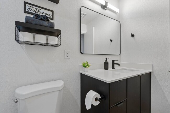 Building Photo - 4407 N 13th Pl