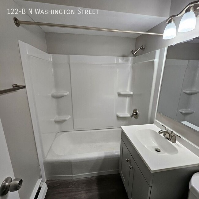 Building Photo - 122-B N Washington St