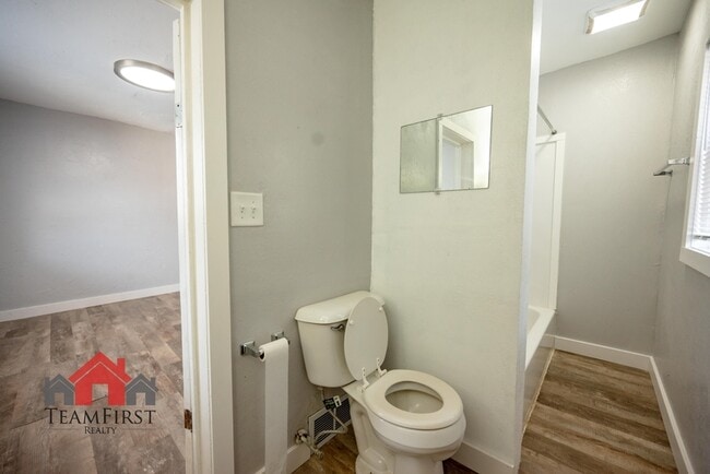 Building Photo - 505 Racine St