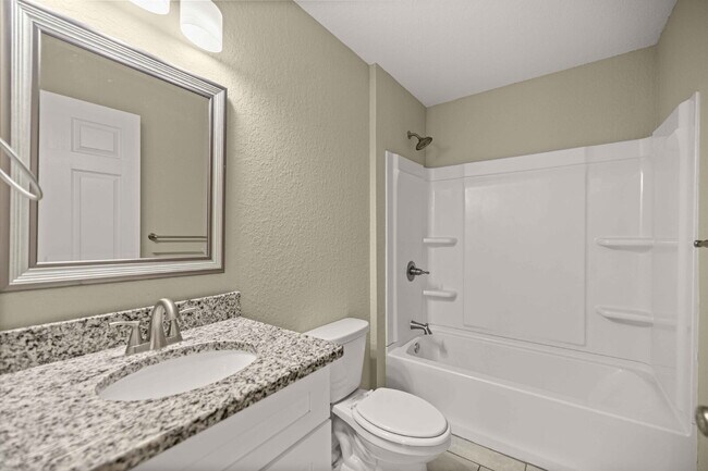 Building Photo - Newer 3BR Home on Nearly 1/4 Acre | Screened Lanai | Available Now!