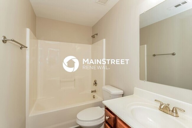 Building Photo - 4 Bedroom Pet-Friendly Home in Charlotte, NC with Main Street Renewal