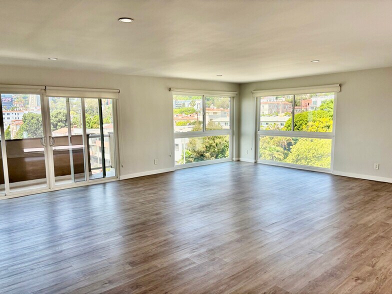 Building Photo - 1284 Havenhurst Dr