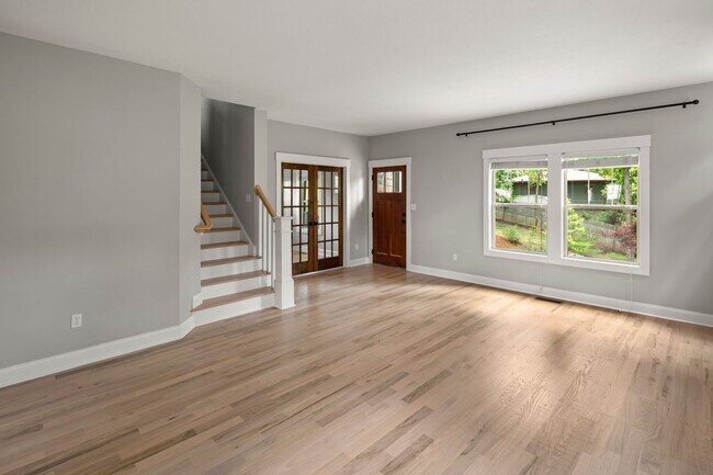 Building Photo - Beautiful Beaverdam Home