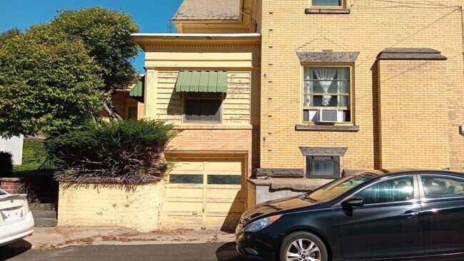 Building Photo - 303 4th St NE
