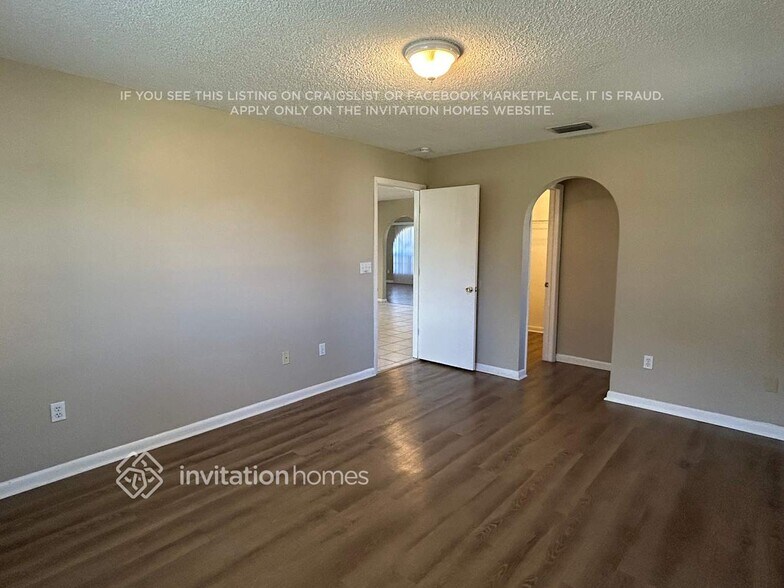 Building Photo - 1012 SE 42nd Ln