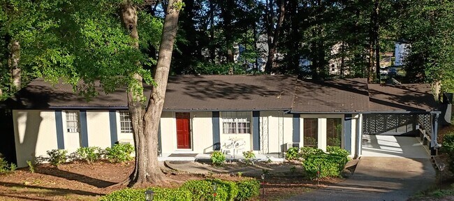Building Photo - 211 Seminole Cir