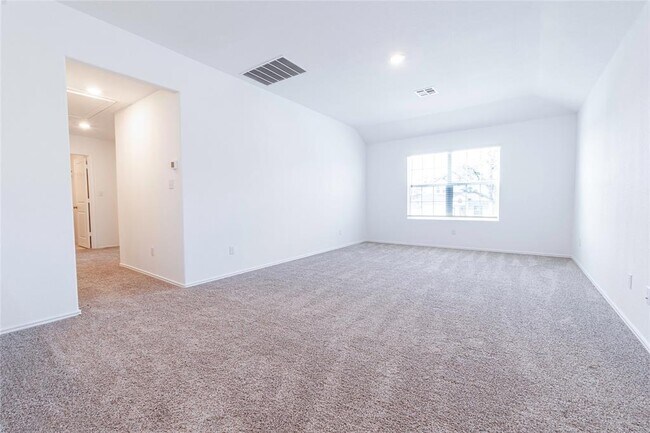 Building Photo - 913 Legends Ln
