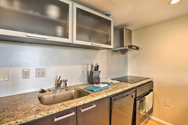 Building Photo - 701 S Madison Ave