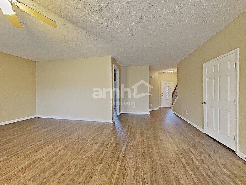 Building Photo - 533 Callie Ave