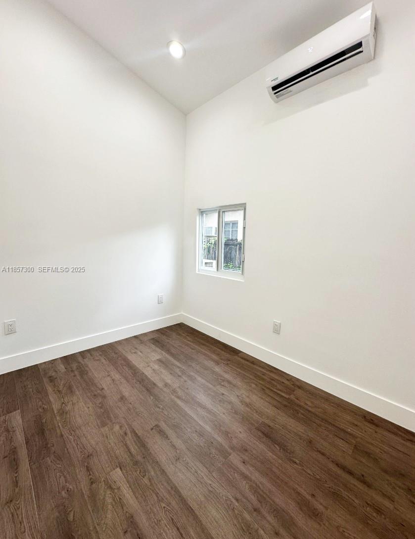 Building Photo - 2126 NW 24th St