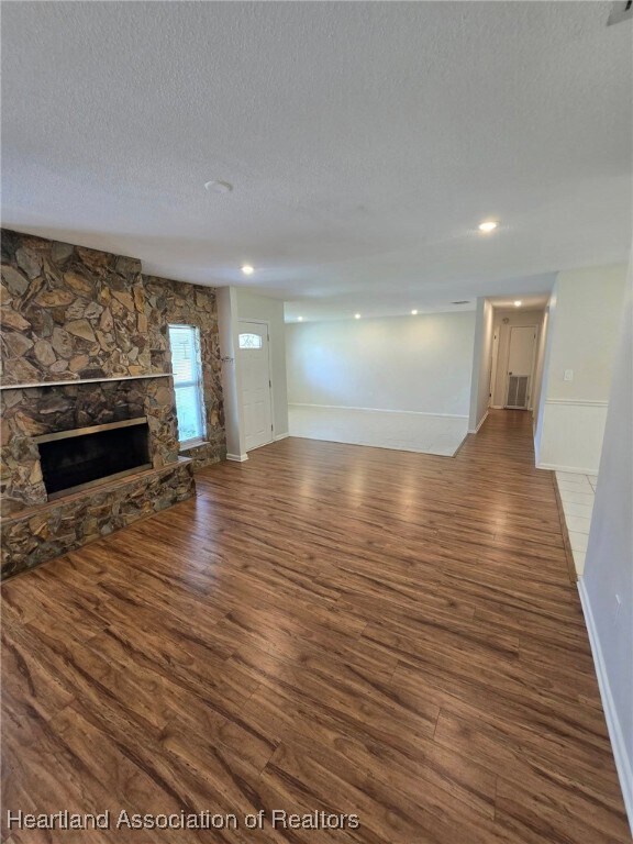 Building Photo - 2717 Queenswood Dr