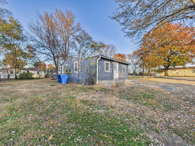 Building Photo - 126 S Village Terrace