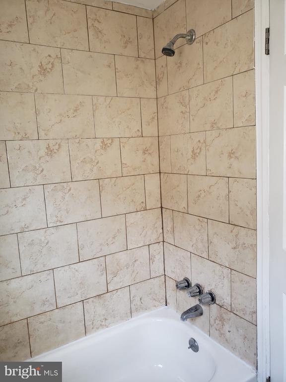 Building Photo - 155 Meadowbrook Ln