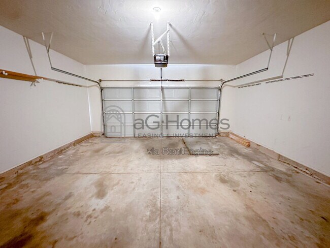 Building Photo - 5925 SE 69th St