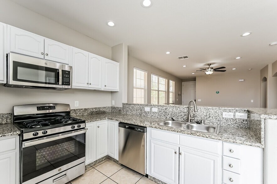 Building Photo - 6725 Brick House Ave