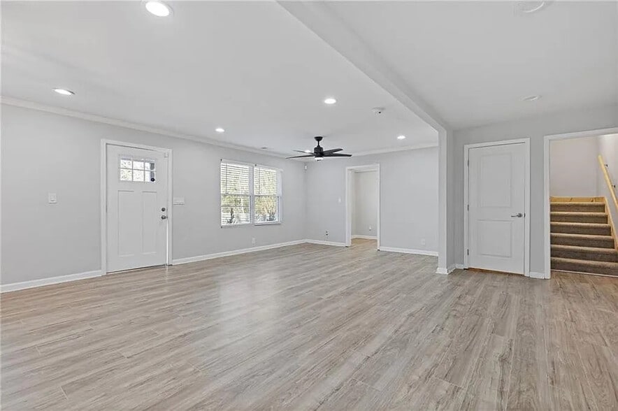 Building Photo - Room in House on Browns Mill Rd SE