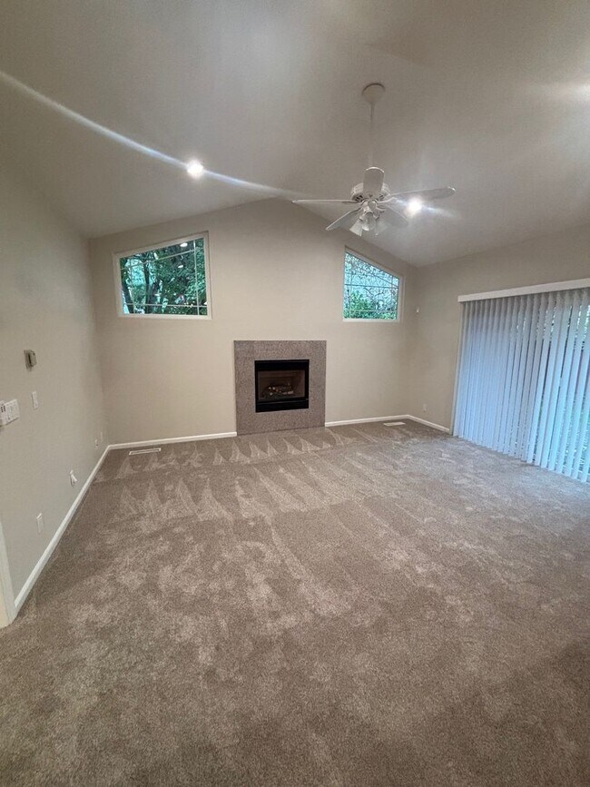 Building Photo - Single level 3 bedroom 2 bathroom Rincon V...