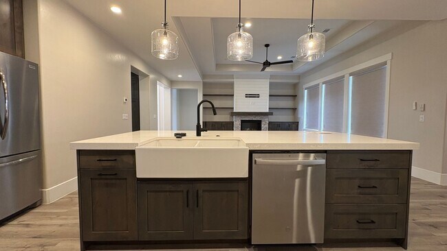 Building Photo - Solar Home For RENT!!!