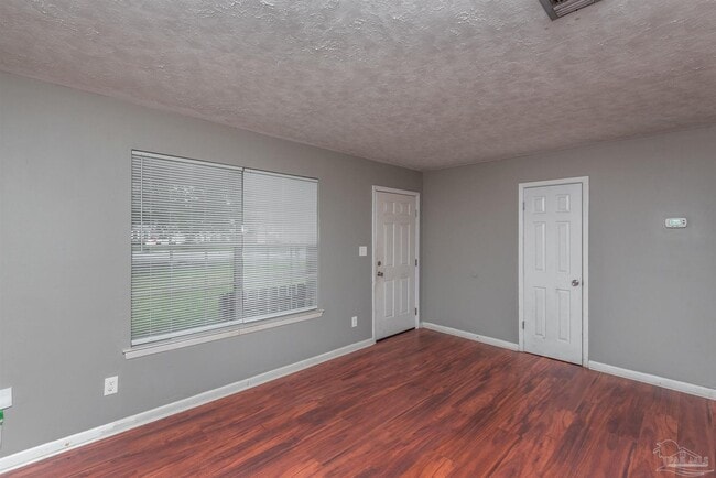 Building Photo - 525 Quigley Rd