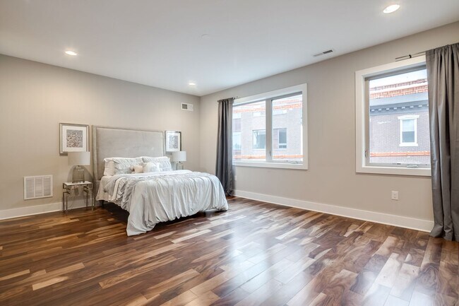 Building Photo - Northern Liberties Townhome with Parking