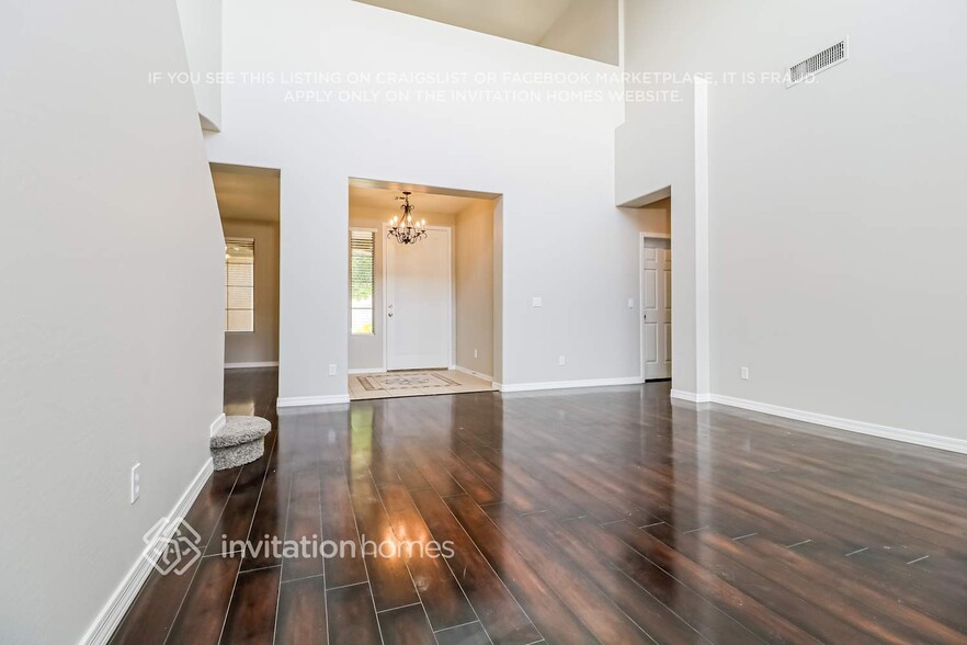 Building Photo - 15280 W Redfield Rd