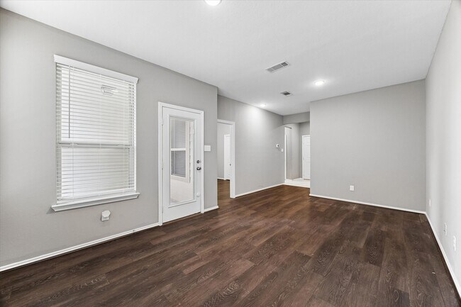 Building Photo - 8612 Cedardale Park Dr