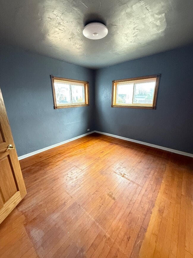 Building Photo - 1359 Oakes St