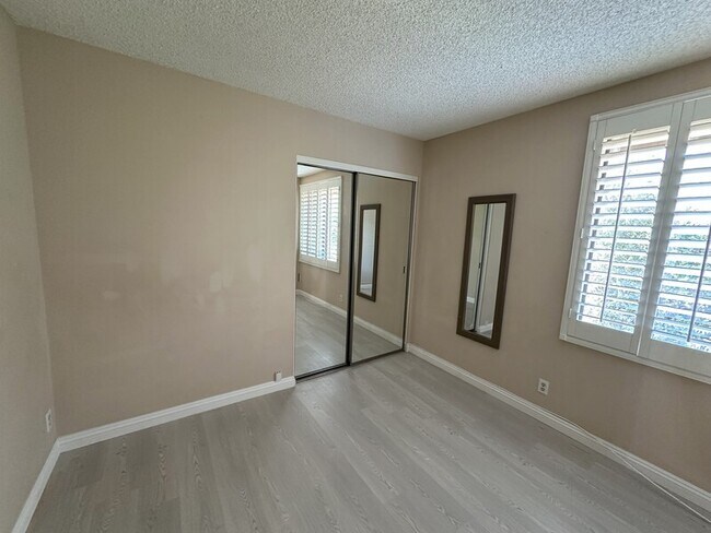 Building Photo - 3059 Delacodo Ave