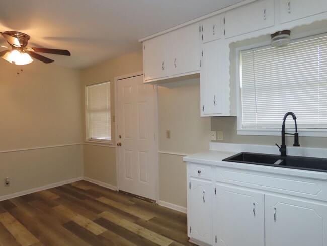 Building Photo - Updated 4 Bedroom, 2 Bath Home in Whitehou...