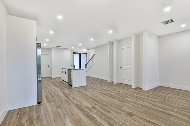 Building Photo - 395 Bella Sol Way