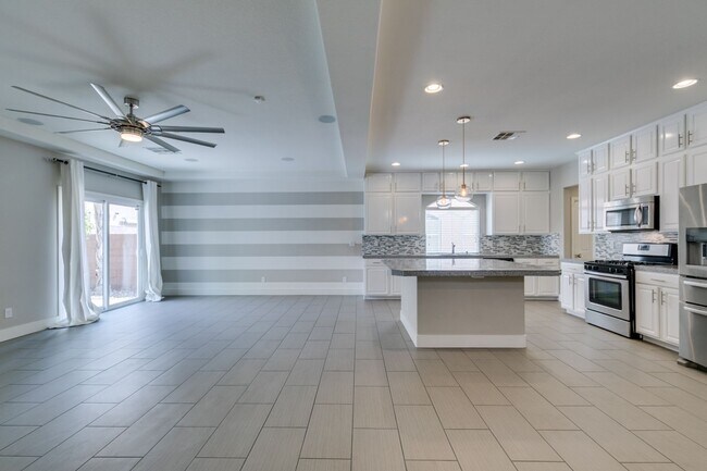 Building Photo - 4586 W Camero Ave