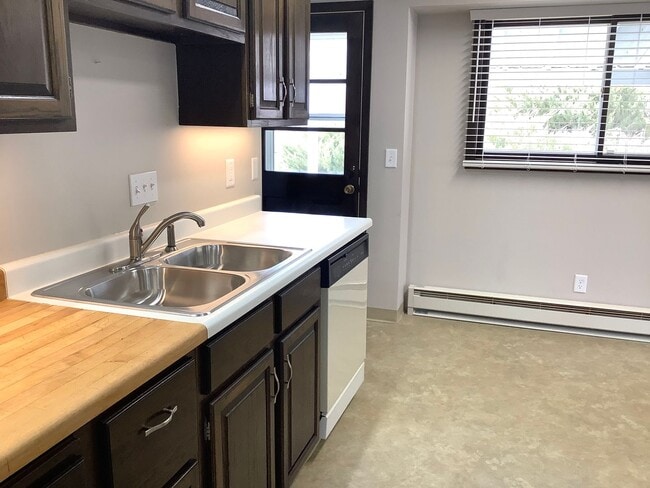 Building Photo - Single Family Home