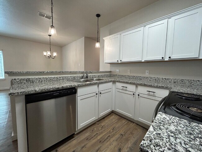 Building Photo - A 2 Bedroom, 2 Bath waiting to be called y...
