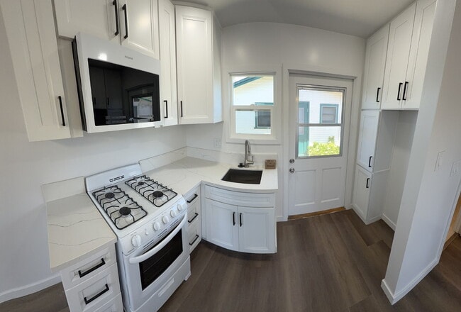 Building Photo - !!! OPEN HOUSE !!! - Wednesday July 1st - 4:00pm to 7:00pm
