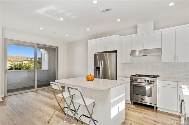 Building Photo - Newer Condo Best Location in Portola Springs