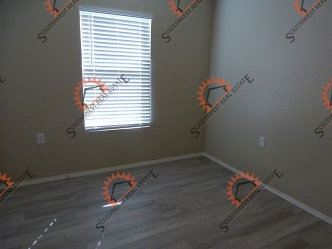 Building Photo - Modern 3 bedroom 2 bath apartment