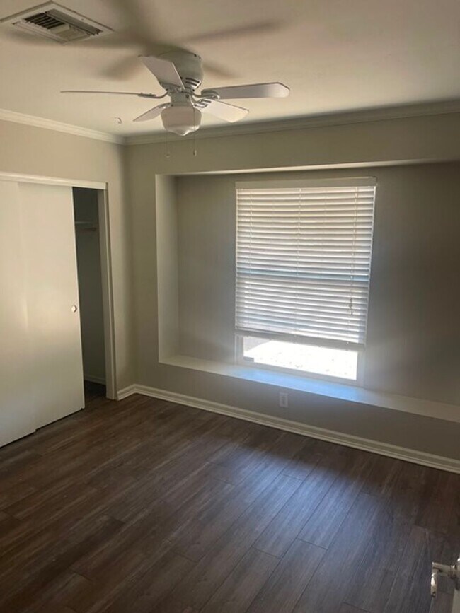 Building Photo - 16435 S 43rd St