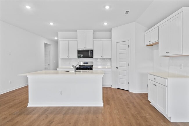 Building Photo - 813 Heeler Ave