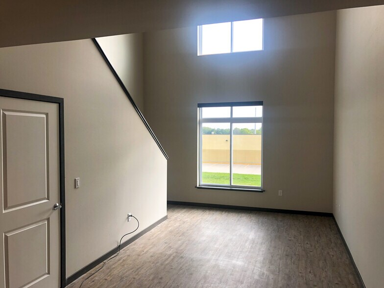 Building Photo - 950 Commercial St