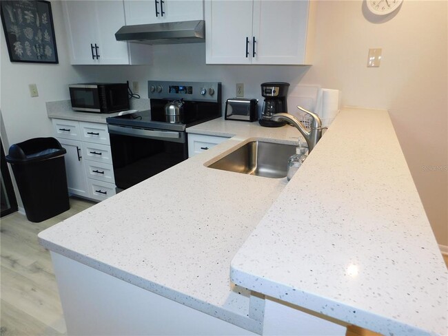 Building Photo - 218 Woodlake Wynde