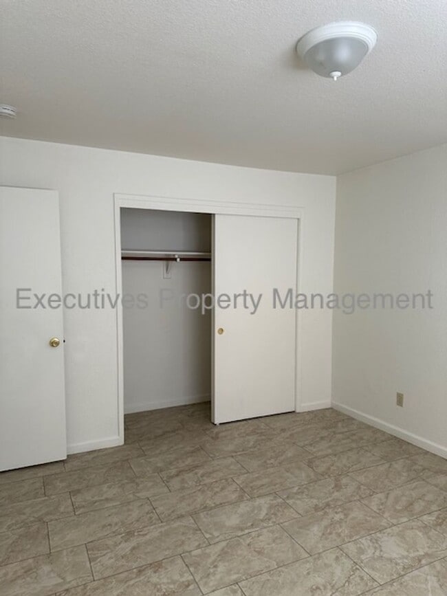 Building Photo - 3367 San Mateo Ct