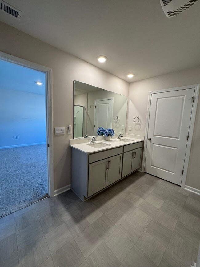 Building Photo - 134 David Hl Dr