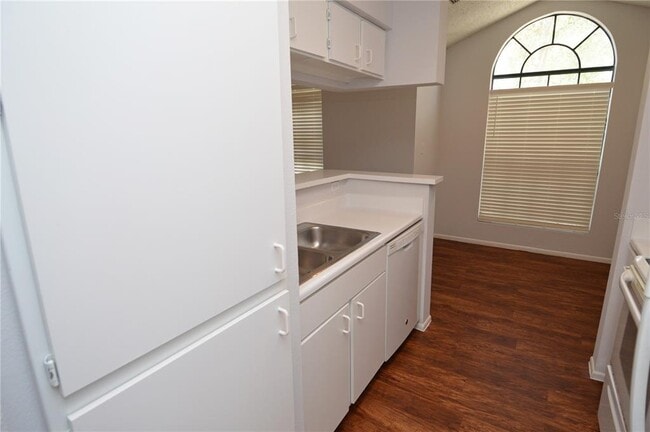 Building Photo - 8625 Mallard Reserve Dr