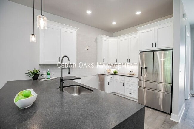 Building Photo - 116 E Mountain St