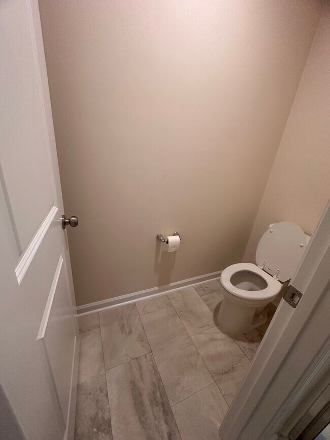 Building Photo - 3BR 2.5BA Townhome in High Point