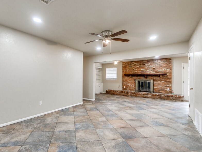 Building Photo - 8604 NE 33rd St