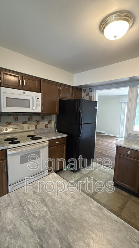 Building Photo - 913 Ewell Rd
