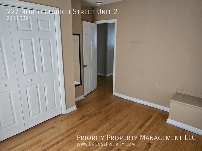 Building Photo - !Coming Soon! 2BR 1BA upstairs duplex, Woo...